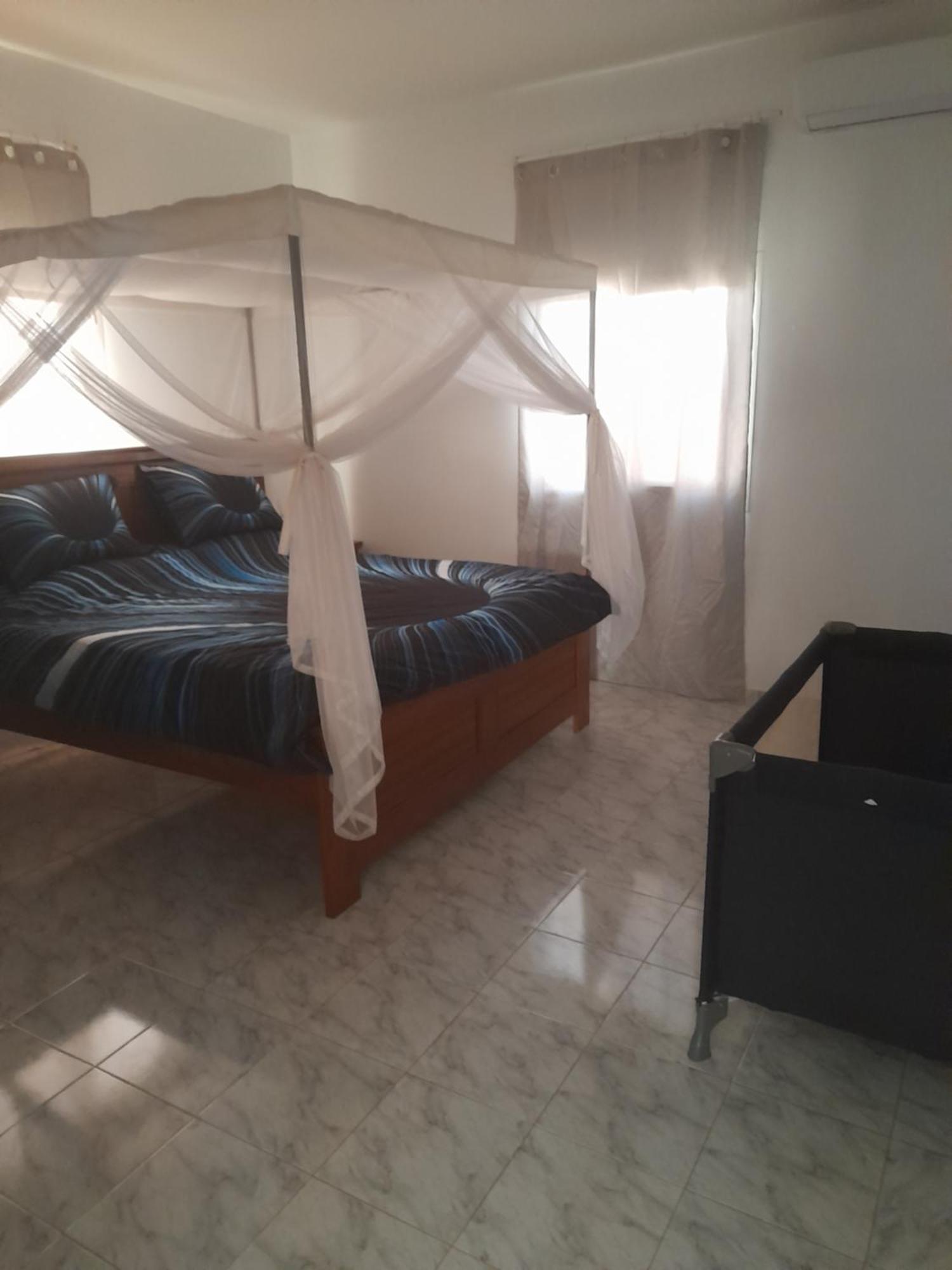 Maison D Hote La Dore Du Senegal Bas-De - Villa 索蒙 外观 照片