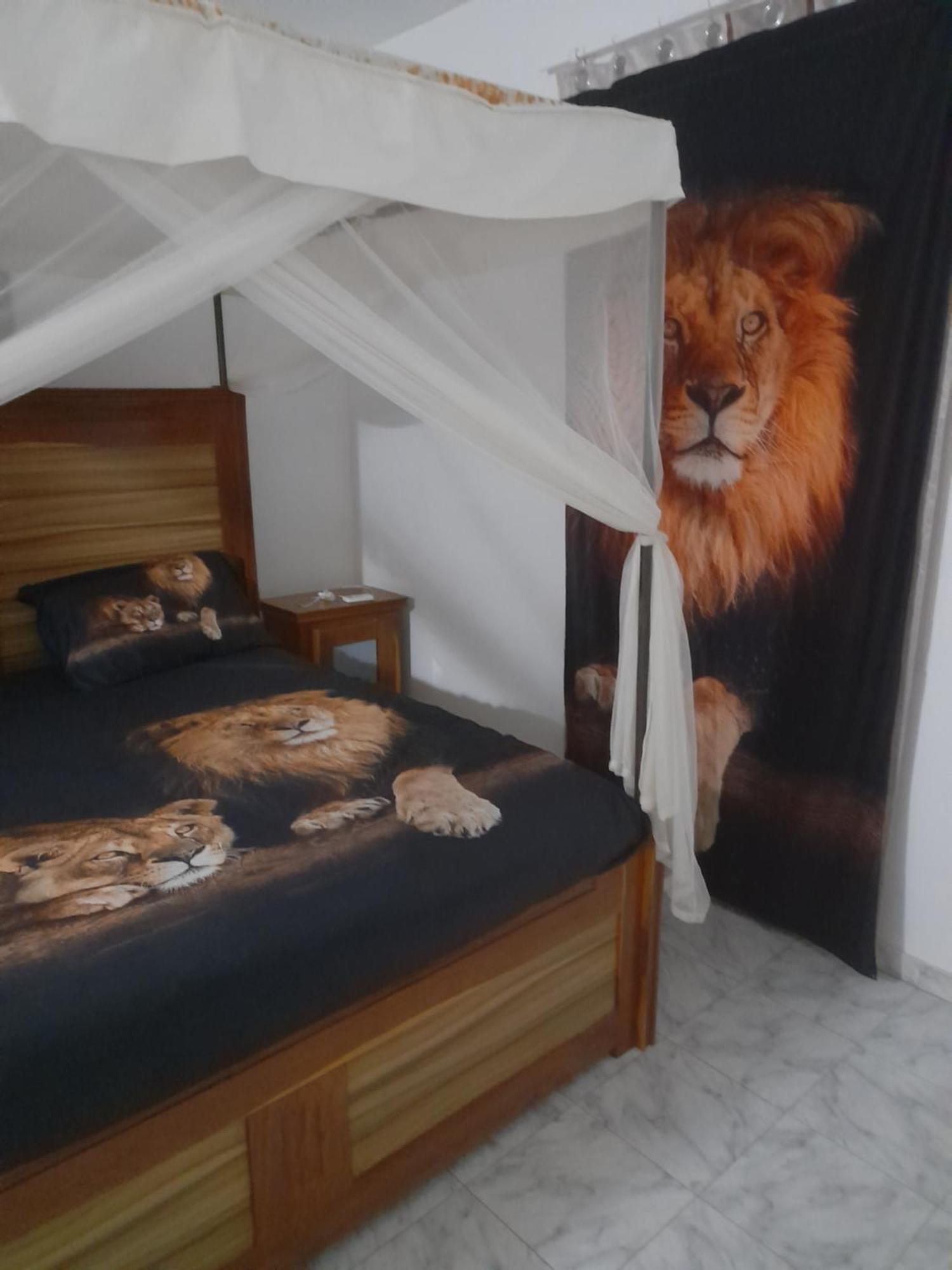 Maison D Hote La Dore Du Senegal Bas-De - Villa 索蒙 外观 照片